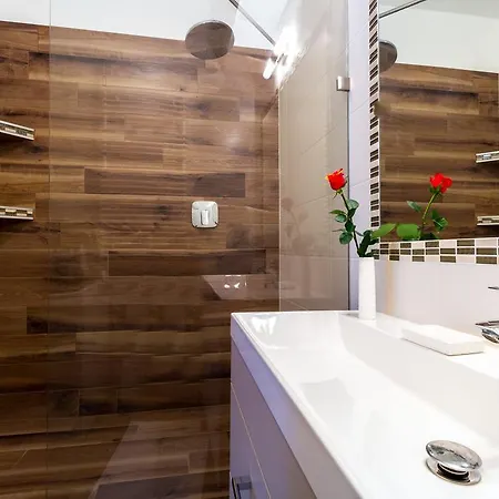 Aqualiget-apartmanház * Szeged