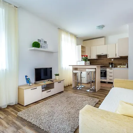 Aqualiget-apartmanház Apartman *