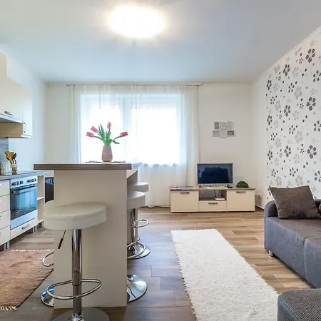 Aqualiget-apartmanház * Szeged