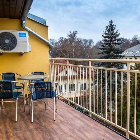 아파트 Aqualiget-apartmanhaz E-car Plug-in Point 세게드