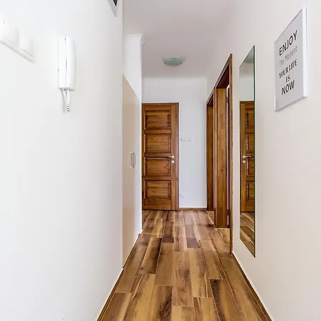 아파트 Aqualiget-apartmanhaz E-car Plug-in Point 세게드