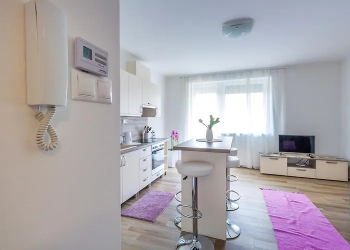 Aqualiget-apartmanhaz E-car Plug-in Point סגד